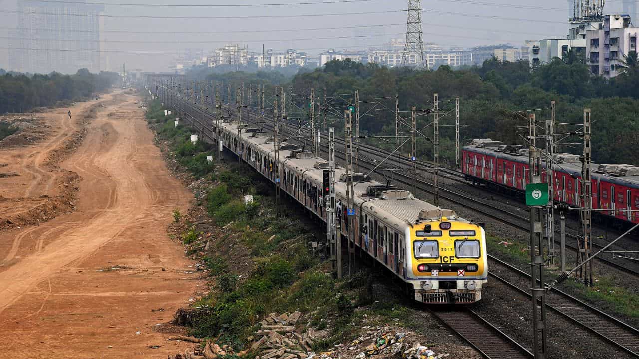 Bengaluru-Delhi Train: ബെംഗളൂരുവില് നിന്ന് വീണ്ടും പുതിയ ട്രെയിന്; സര്വീസ് ഈ ദിവസങ്ങളില് Bengaluru-Delhi Train: ബെംഗളൂരുവില് നിന്ന് വീണ്ടും പുതിയ ട്രെയിന്; സര്വീസ് ഈ ദിവസങ്ങളില്