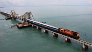 PM Narendra Modi: തൃശൂർ ഇളകിമറിഞ്ഞു; പതിനായിരങ്ങളെ സാക്ഷിയാക്കി പ്രധാനമന്ത്രിയുടെ വമ്പൻ റോഡ് ഷോ