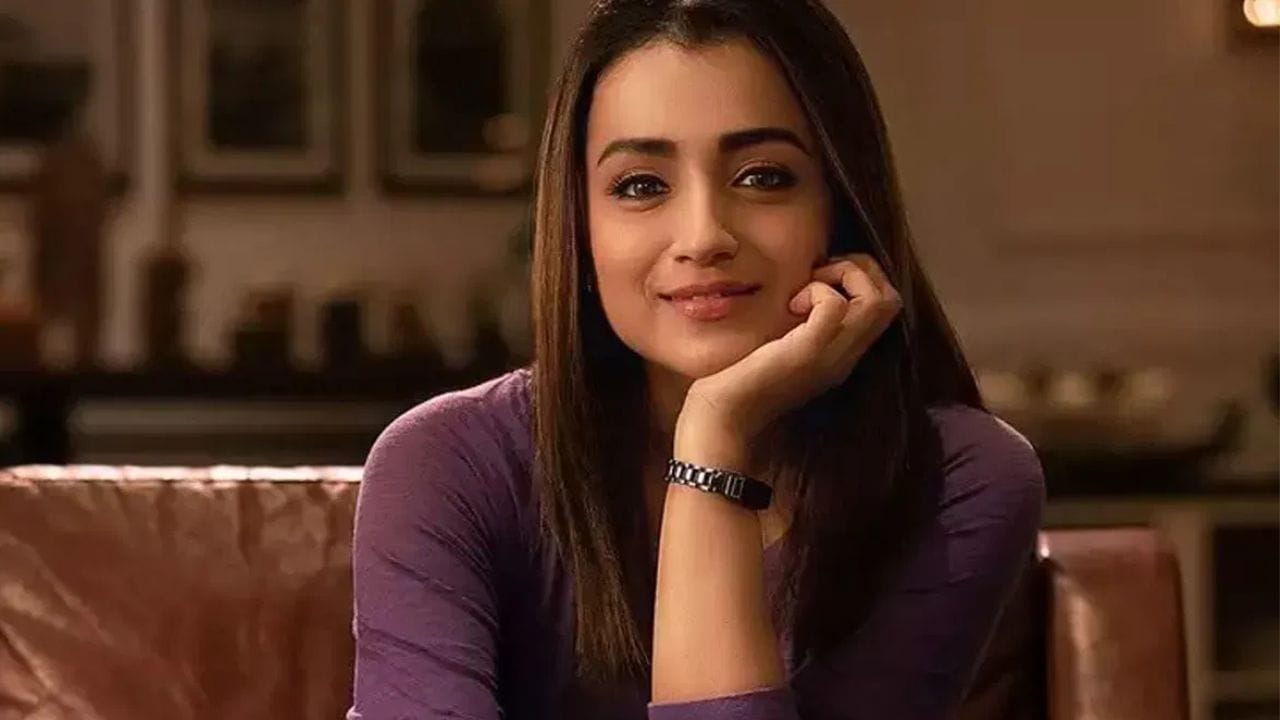 സംസ്ഥാന രാഷ്ട്രീയ രംഗത്ത് ഉന്നത പദവി വഹിക്കുന്ന ഒരു വ്യക്തിയിൽ നിന്നും ഇത്രയും മ്ലേച്ഛവും അനgചിതവുമായ ഒരു പരാമർശം നടത്തുമെന്ന് താൻ പ്രതീക്ഷിച്ചിരുന്നില്ല എന്നാണ് പ്രസ്താവനയിൽ പറയുന്നത്. തനിക്ക് ഒരു രാഷ്ട്രീയ പാർട്ടിയുമായി ബന്ധമില്ലെന്നും അങ്ങനെ ആകാൻ ഉദ്ദേശിക്കുന്നില്ല എന്നും നടി വ്യക്തമാക്കി. (PHOTO: FACEBOOK)