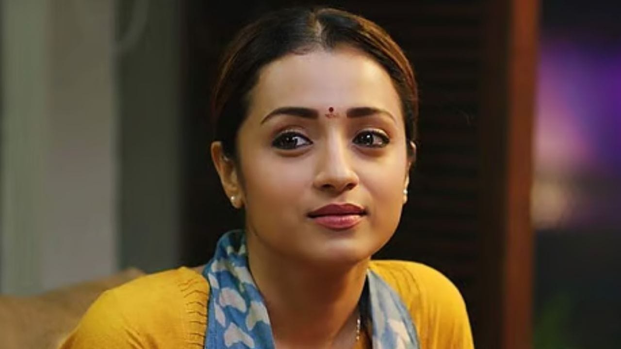 അതിനാൽ തന്നെ വ്യക്തിപരമായ ജീവിതം ഒരിക്കലും ഇത്തരത്തിൽ പൊതുവ്യാഖ്യാനത്തിന് വ്യവഹാരത്തിനോ വിഷയമായി മാറ്റരുത്. ഉയർന്ന സ്ഥാനങ്ങൾ വഹിക്കുന്ന വ്യക്തികൾ പൊതുവഹാരങ്ങളിൽ ഉത്തരവാദിത്വവും സമത്വവും നിലനിർത്തുമെന്നാണ് പ്രതീക്ഷിക്കുന്നത്. തന്നെ ബാധിക്കാത്ത വിഷയങ്ങളിൽ തന്റെ പേര് ഉൾപ്പെടുത്തരുതെന്നും അഭ്യർത്ഥിക്കുന്നതായും തൃഷ പ്രസ്താവനയിലൂടെ വ്യക്തമാക്കി. (PHOTO: FACEBOOK)