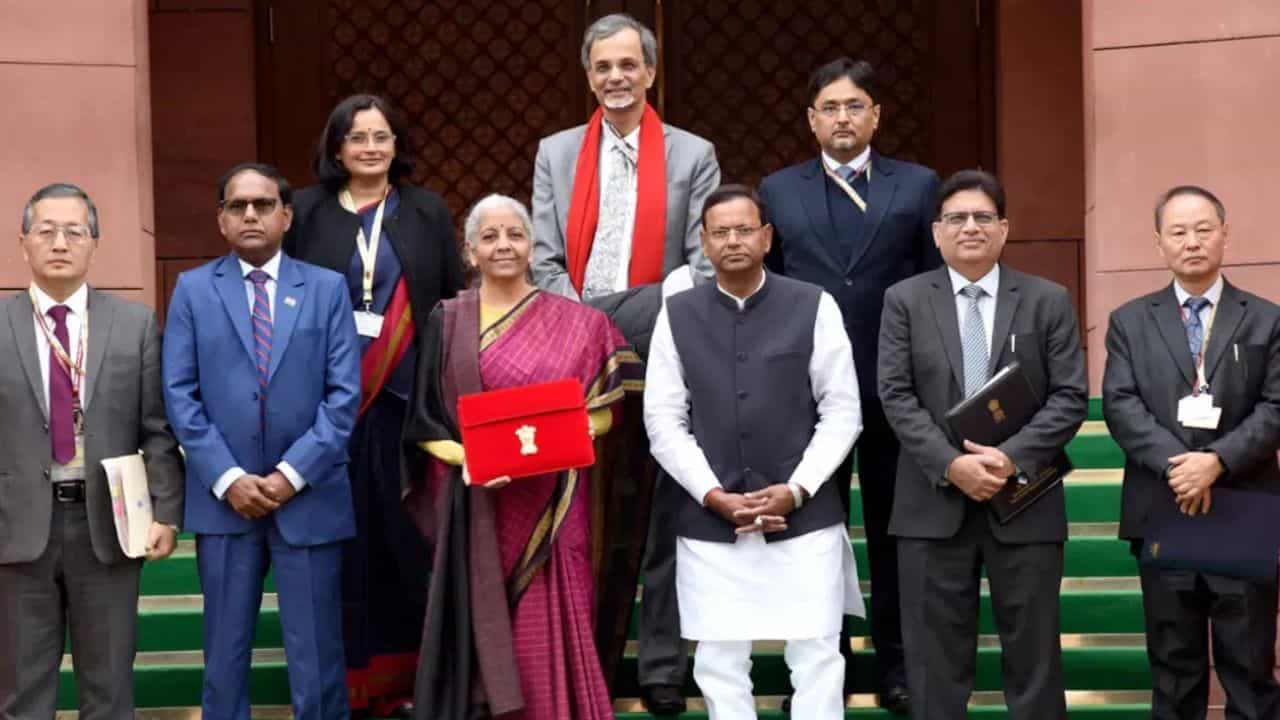 Union Budget 2026 : രാജ്യത്തിൻ്റെ വികസനക്കുതിപ്പിന് പുതിയ ദിശാബോധം; പുതിയ ബജറ്റ് ഇന്ത്യയെ ആഗോള ഹബ്ബാക്കും