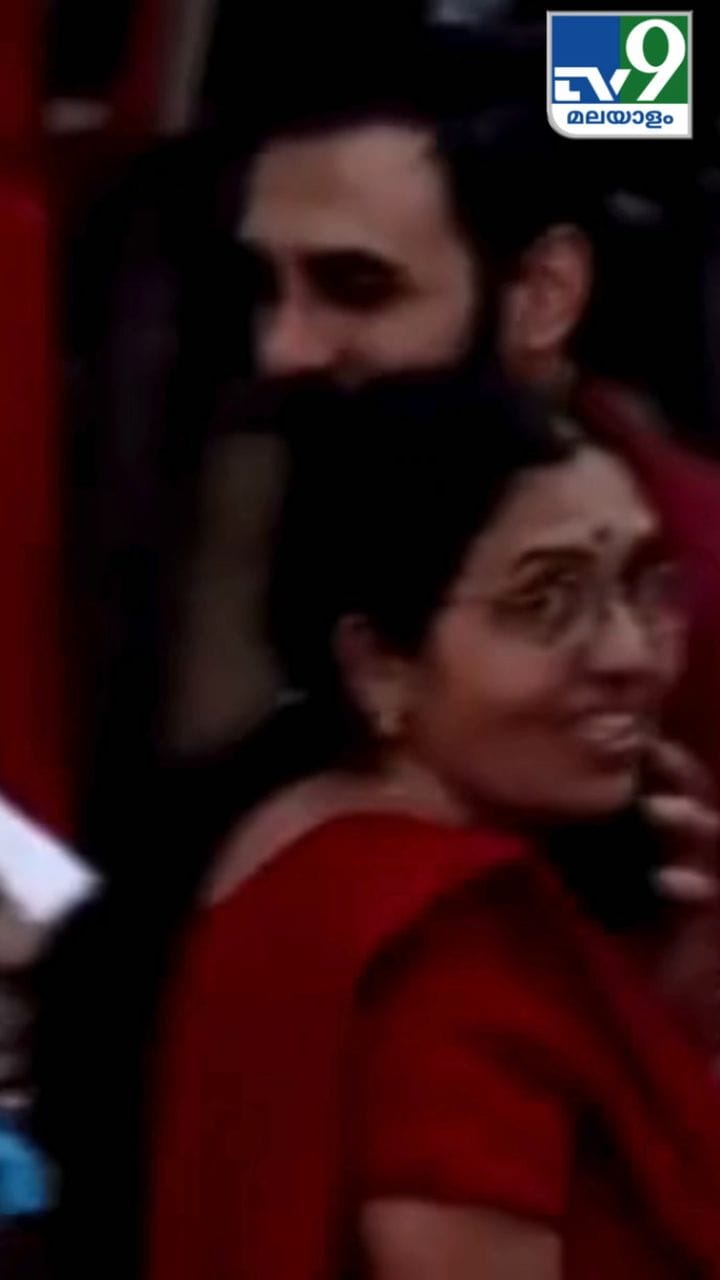 ഉണ്ണികൃഷ്ണൻ പോറ്റി ജയിലിൽ നിന്നും പുറത്തേക്ക് വരുന്നു