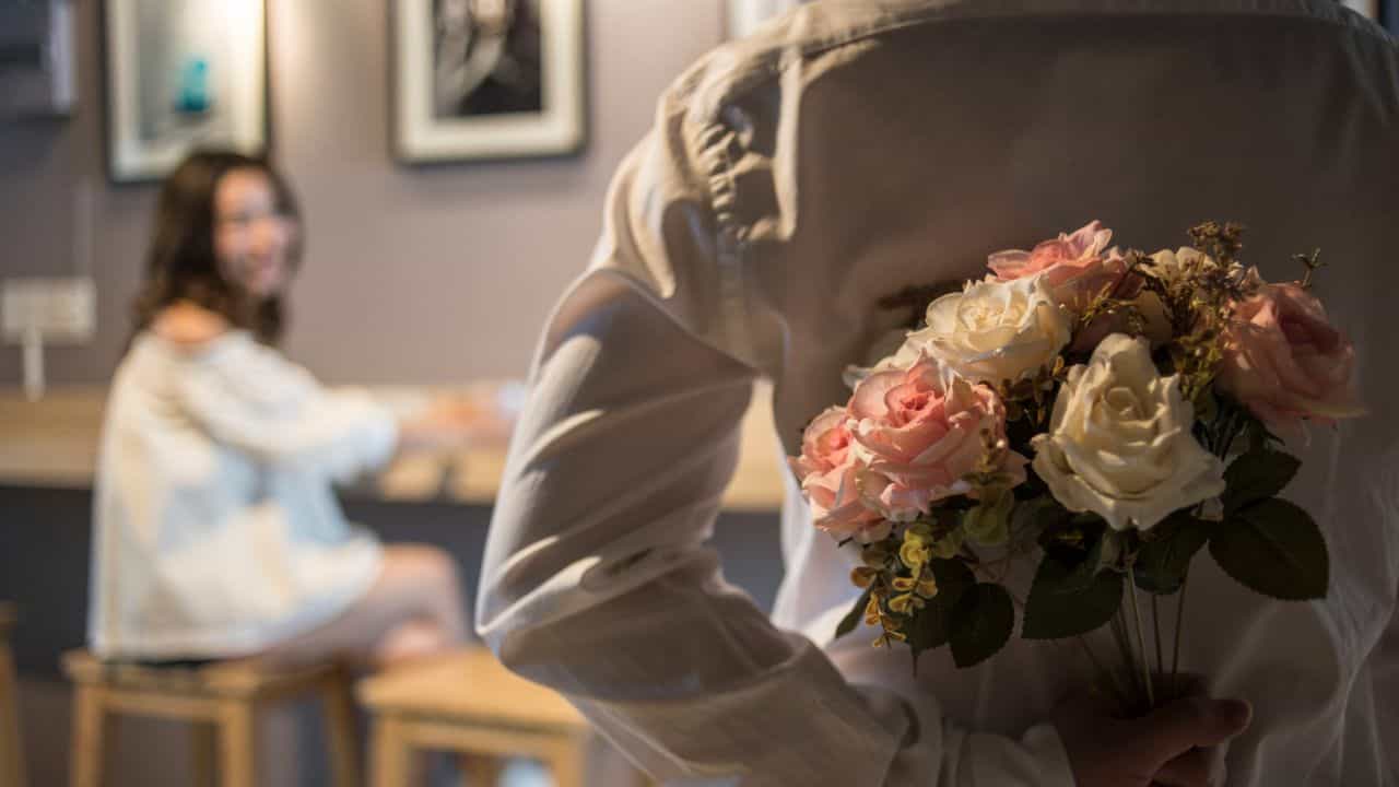 Viral Video: ബെംഗളൂരുകാര്‍ക്ക് വാലന്റൈന്‍സ് ഡേ ആഘോഷമില്ല, പ്രൊപ്പോസ് ചെയ്താല്‍ പണിയാകും