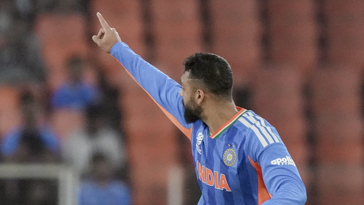 പാകിസ്ഥാനെതിരെ 17 റണ്‍സിന് രണ്ട് വിക്കറ്റ് നേടി. നെതര്‍ലന്‍ഡ്‌സിനെതിരെ എറിഞ്ഞത് മൂന്നോവറുകള്‍. വീഴ്ത്തിയത് മൂന്ന് വിക്കറ്റുകള്‍, വഴങ്ങിയത് 14 റണ്‍സ് (Image Credits: PTI).