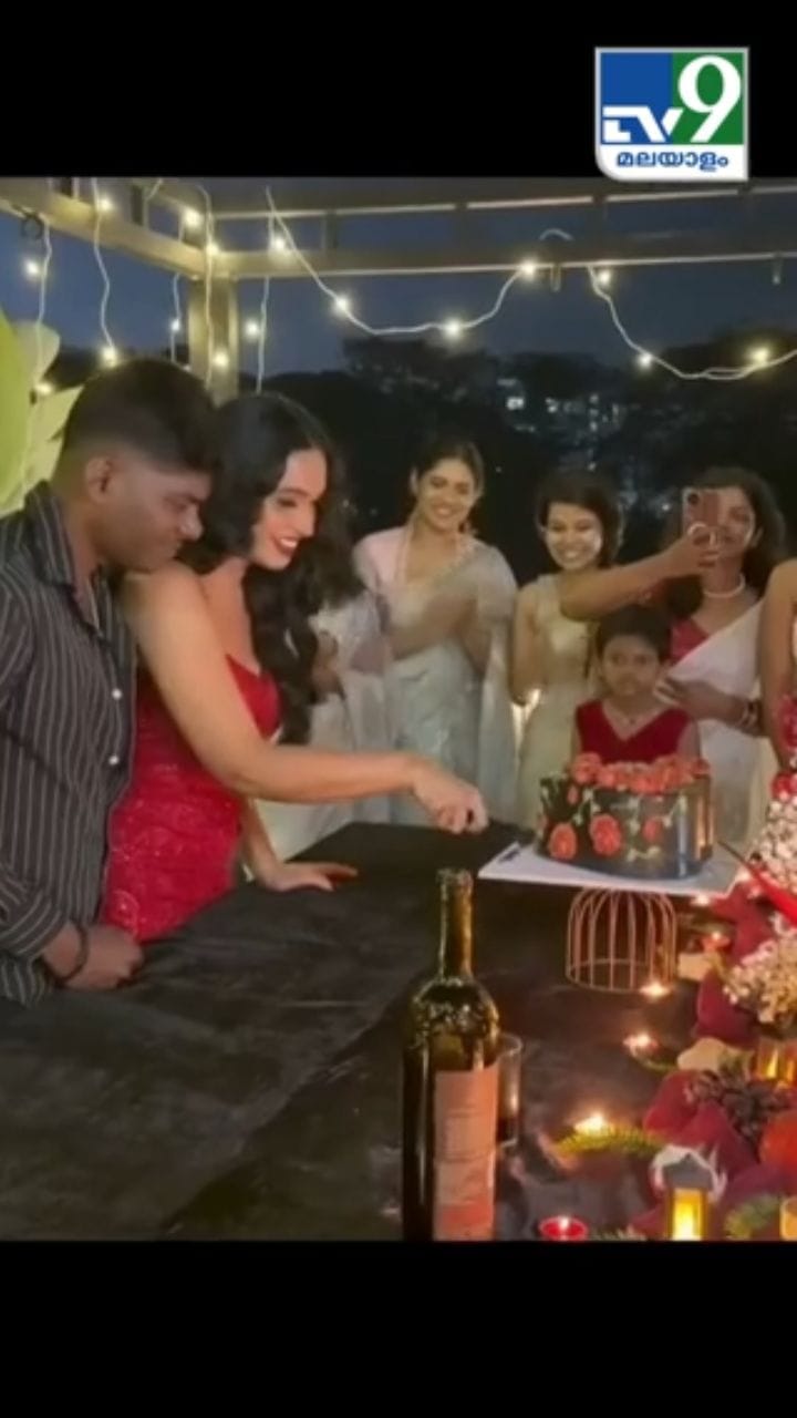 കേക്ക് മുറിച്ച് വിവാഹം ആഘോഷിച്ച് വേടനും നവമിയും