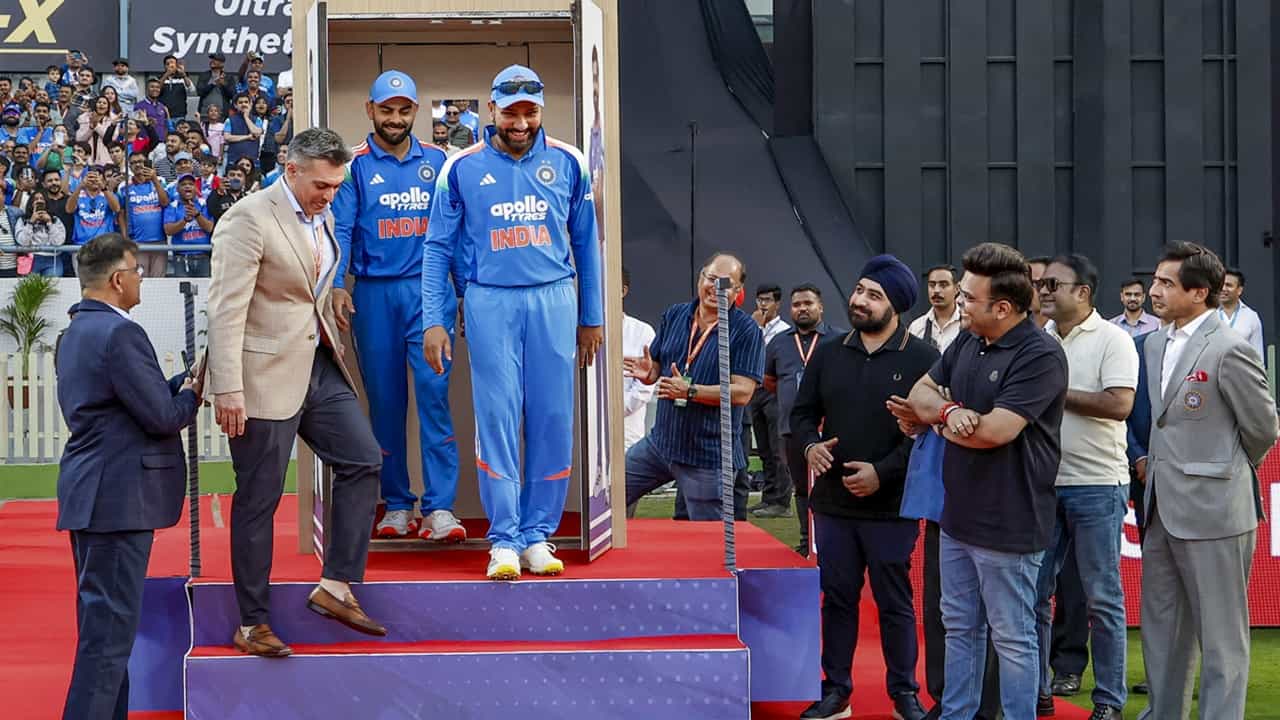 BCCI Annual Player Retainership: ബിസിസിഐയുടെ പ്രഖ്യാപനമെത്തി; രോഹിതും കോഹ്ലിയും ബി ഗ്രേഡില്; സഞ്ജു സ്ഥാനം നിലനിര്ത്തി; ഇഷാന് കരാറില്ല BCCI Annual Player Retainership: ബിസിസിഐയുടെ പ്രഖ്യാപനമെത്തി; രോഹിതും കോഹ്ലിയും ബി ഗ്രേഡില്; സഞ്ജു സ്ഥാനം നിലനിര്ത്തി; ഇഷാന് കരാറില്ല