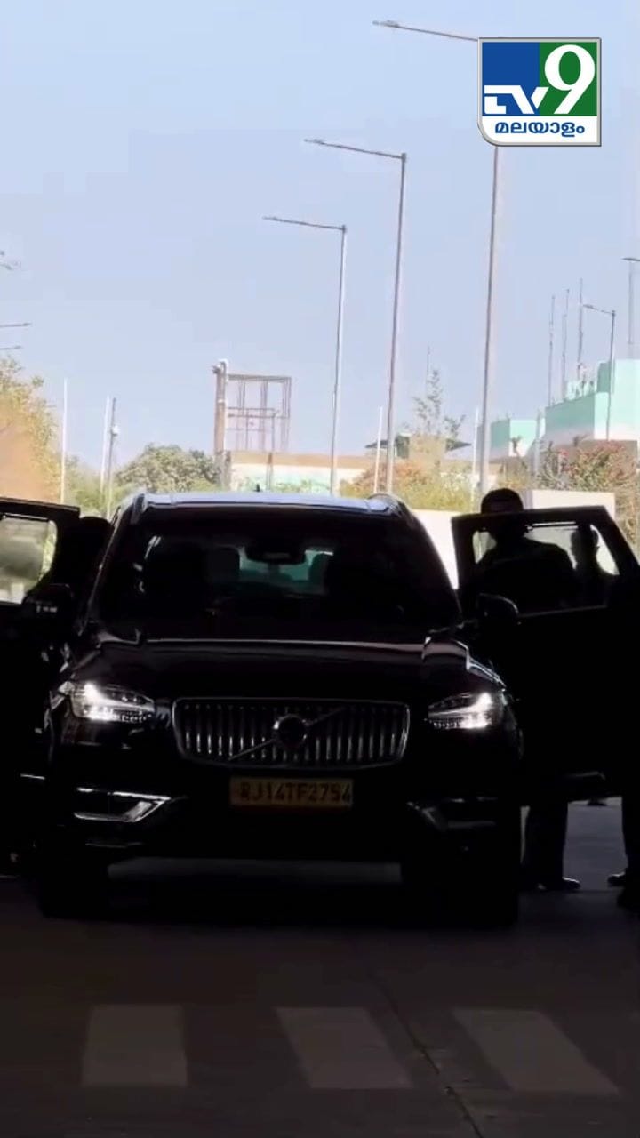 വിവഹത്തിന് ശേഷം വിജയ് ദേവരകൊണ്ടയും രശ്മിക മന്ദനയും വിമാനത്താവളത്തിൽ എത്തിയപ്പോൾ