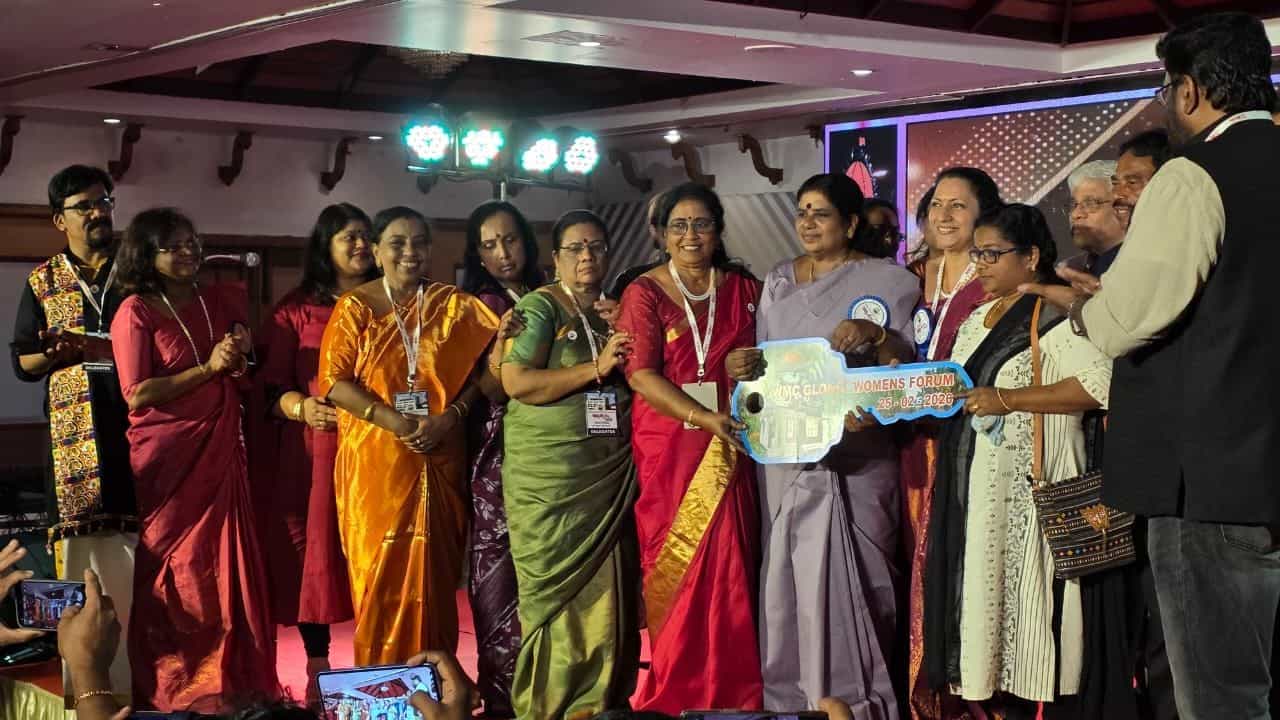 നിർധന കുടുംബത്തിന് തണലായി വേൾഡ് മലയാളി കൗൺസിൽ; സ്നേഹഭവനം കൈമാറി