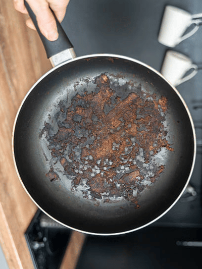 കരിപിടിച്ച പാത്രങ്ങൾ കഴുകി മടുത്തോ? ഇങ്ങനെ ചെയ്തുനോക്കൂ