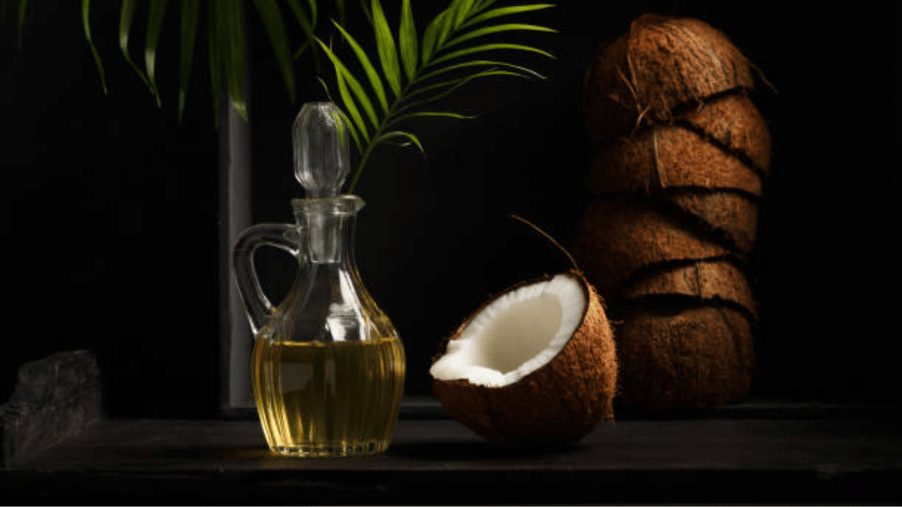 അതേസമയം, സർക്കാർ സബ്സിഡി വെളിച്ചെണ്ണ വില കുറച്ചിട്ടുണ്ട്. സപ്ലൈകോയുടെ ശബരി ബ്രാൻഡിൻ്റെ സബ്സിഡി വെളിച്ചെണ്ണ വില ലിറ്ററിന് 289 രൂപയാക്കി. സബ്സിഡിയില്ലാത്ത വെളിച്ചെണ്ണ ലിറ്ററിന് 309 രൂപയാണ് നിരക്ക്. നേരത്ത സബ്സിഡി വെളിച്ചെണ്ണയ്ക്ക് 309 രൂപയായിരുന്നു നിരക്ക്.
