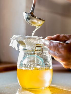 നെയ്യ് മുഖത്ത് പുരട്ടിയാൽ മുഖക്കുരു മാറുമോ അതോ...