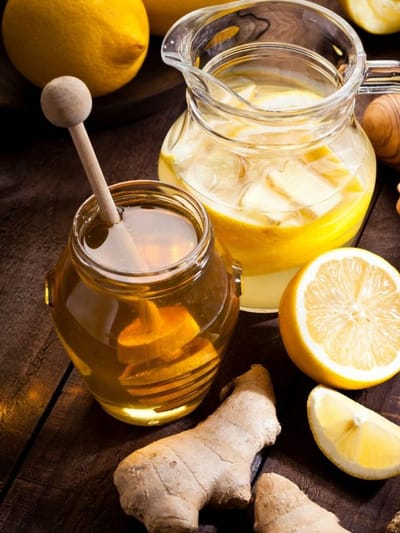 വയറിലെ ഗ്യാസ് മാറാൻ ഇഞ്ചി-തേൻ മാജിക്; ഇങ്ങനെ കുടിക്കൂ