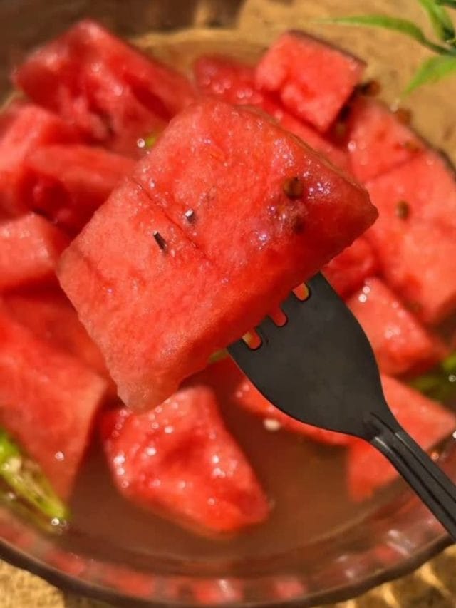 തണ്ണിമത്തൻ ഉപ്പിലിട്ടത്... ഐവാ സംഗതി വൈറലാണ്!