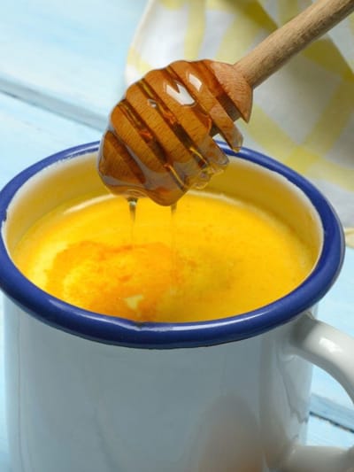 മഞ്ഞളും തേനും വെറും വയറ്റിൽ കഴിച്ചാൽ… ഈ രഹസ്യം അറിയാമോ