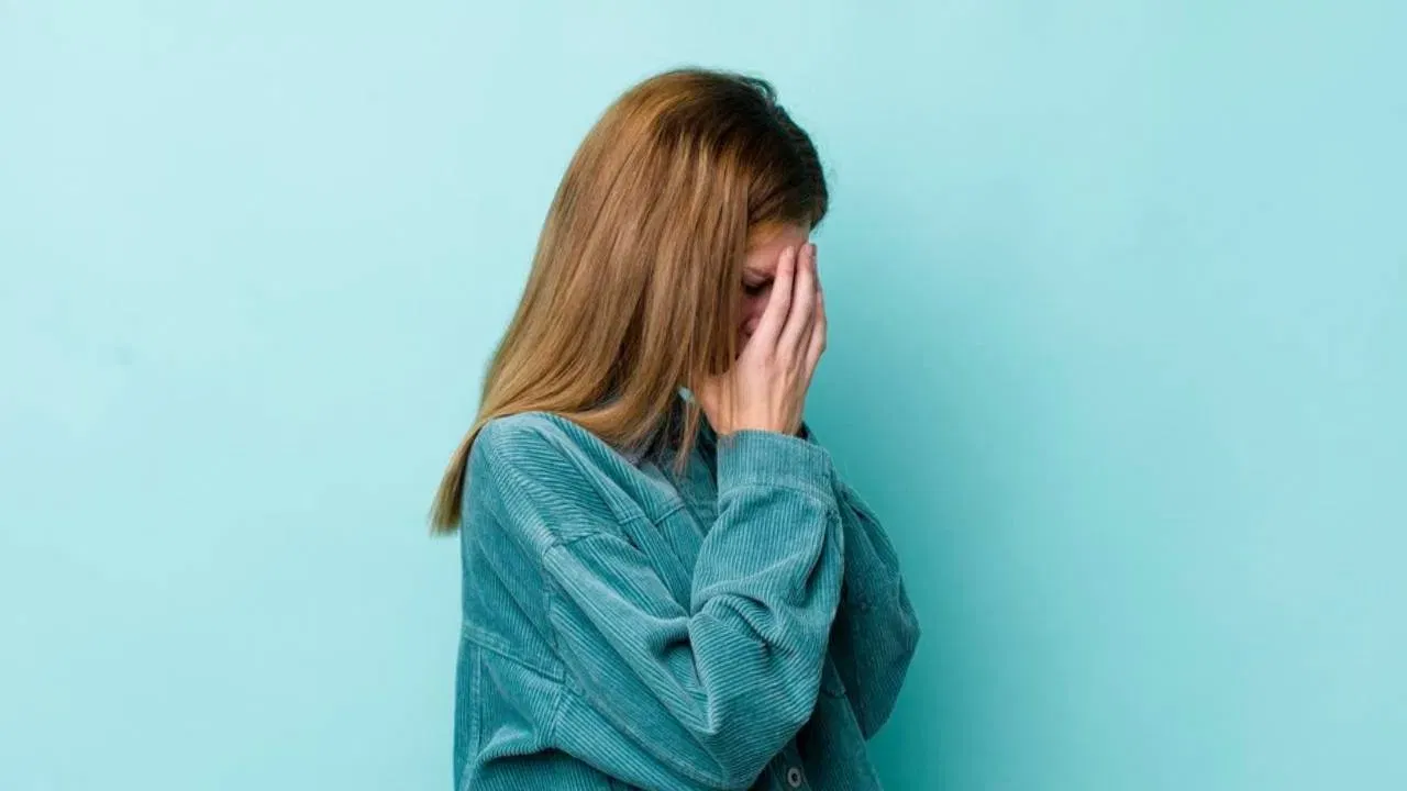 നമ്മൾ കരയുമ്പോൾ ശരീരം എൻഡോർഫിനുകളും, ഓക്‌സിടോസിനും പുറത്തുവിടുന്നു. ഇവ വേദന കുറയ്ക്കാനും മനസ്സിന് ആശ്വാസം നൽകാനും സഹായിക്കുന്ന പ്രകൃതിദത്ത രാസവസ്തുക്കളാണ്. ഒരു മസാജ് ചെയ്യുമ്പോൾ ലഭിക്കുന്ന അതേ ശാരീരിക-മാനസിക ഉന്മേഷം ഒരുതവണ മനസ്സ് തുറന്ന് കരയുമ്പോൾ ലഭിക്കുമെന്ന് വിദഗ്ധർ ചൂണ്ടിക്കാട്ടുന്നു.