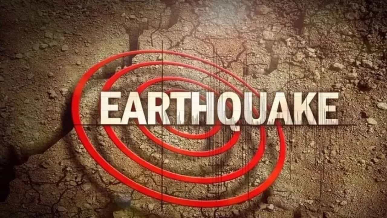 Malaysia Eartquake: മലേഷ്യയിൽ വൻ ഭൂചലനം; റിക്ടര് സ്കെയിലില് 7.1 തീവ്രത രേഖപ്പെടുത്തി Malaysia Eartquake: മലേഷ്യയിൽ വൻ ഭൂചലനം; റിക്ടര് സ്കെയിലില് 7.1 തീവ്രത രേഖപ്പെടുത്തി