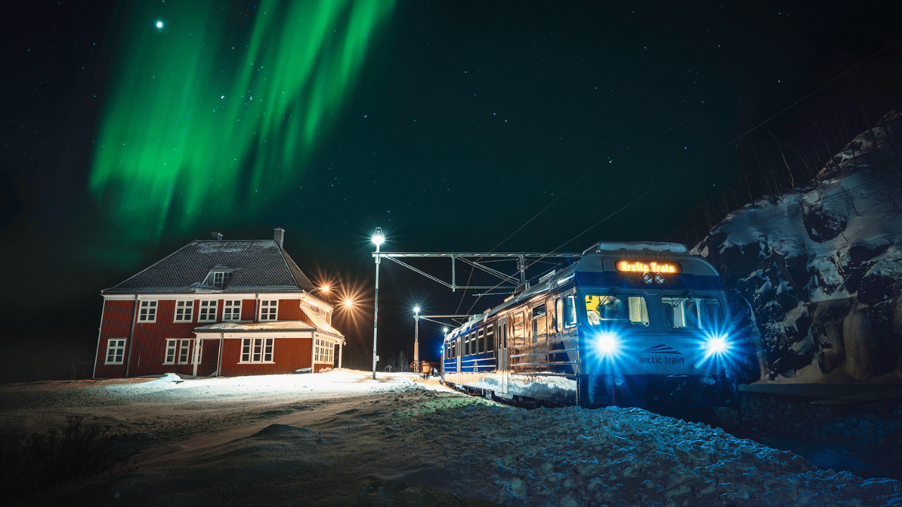 Norway glass roof train: ആകാശം കണ്ട് അറോറ വെളിച്ചം കണ്ട് ഒരു അത്ഭുത യാത്ര അതും ട്രെയിനിൽ പോയാലോ?