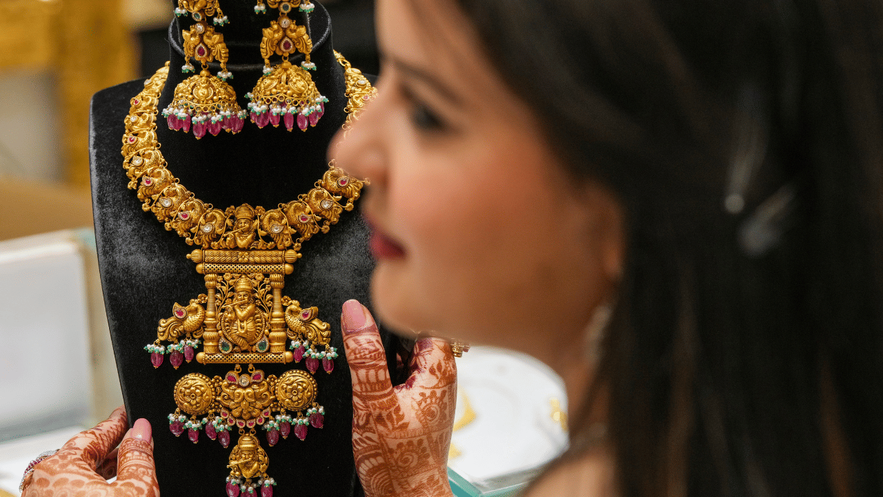 Kerala Gold Rate: പകിട്ട് കുറയാതെ സ്വർണം, വിലയിൽ നോ കോംപ്രമൈസ്, പവന് എത്ര കൊടുക്കണം?