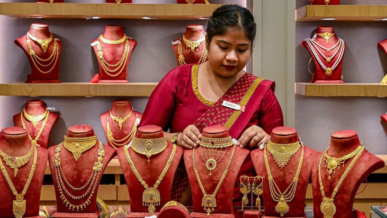 Kerala Gold Rate: കാത്തിരുന്നവർക്ക് തിരിച്ചടി! സ്വർണവില വീണ്ടും മുകളിലേക്ക്; ഇന്നത്തെ നിരക്കറിയാം