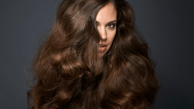 പാ‍ർലറിൽ പോയി പൈസ കളയേണ്ട, മുടി തിളക്കമുള്ളതുമാക്കാൻ വഴിയുണ്ട്!