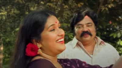 Hridayavathi song: വർഷങ്ങൾക്ക് ശേഷം മിൻമിനിയും മധു ബാലകൃഷ്ണനും ഒന്നിക്കുന്നു, 80കളിലെ വസന്തം വീണ്ടും പൂത്തുലഞ്ഞ ഗാനം Hridayavathi song: വർഷങ്ങൾക്ക് ശേഷം മിൻമിനിയും മധു ബാലകൃഷ്ണനും ഒന്നിക്കുന്നു, 80കളിലെ വസന്തം വീണ്ടും പൂത്തുലഞ്ഞ ഗാനം
