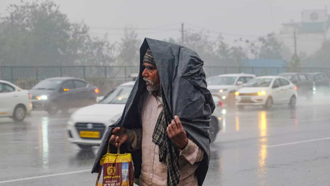 Kerala Weather Update: ചൂടിനിടെ കുളിരായി മഴ വരുന്നു, ഈ ജില്ലകളിൽ മാത്രം; കാലാവസ്ഥ പ്രവചനം Kerala Weather Update: ചൂടിനിടെ കുളിരായി മഴ വരുന്നു, ഈ ജില്ലകളിൽ മാത്രം; കാലാവസ്ഥ പ്രവചനം