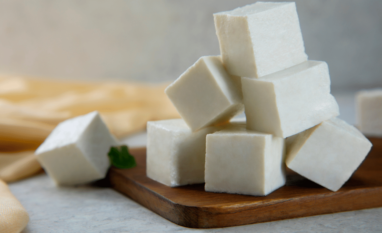 പാൽ പിരിഞ്ഞുപോയാലും ഇനി ടെൻഷൻ വേണ്ട. അടിപൊളി പനീർ തയ്യാറാക്കാം. അതിനായി പാൽ (പിരിഞ്ഞ പാലാണെങ്കിലും കുഴപ്പമില്ല), നാരങ്ങാനീര്, കോട്ടൺ തുണി (അരിച്ചെടുക്കാൻ) ഇത്രയും മാത്രം മതിയാകും.
