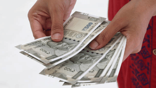 Kerala Gold Rate: സ്വര്‍ണവിലയില്‍ എവിടെ ആശ്വാസം? എന്നോ പിടിവിട്ടില്ലേ