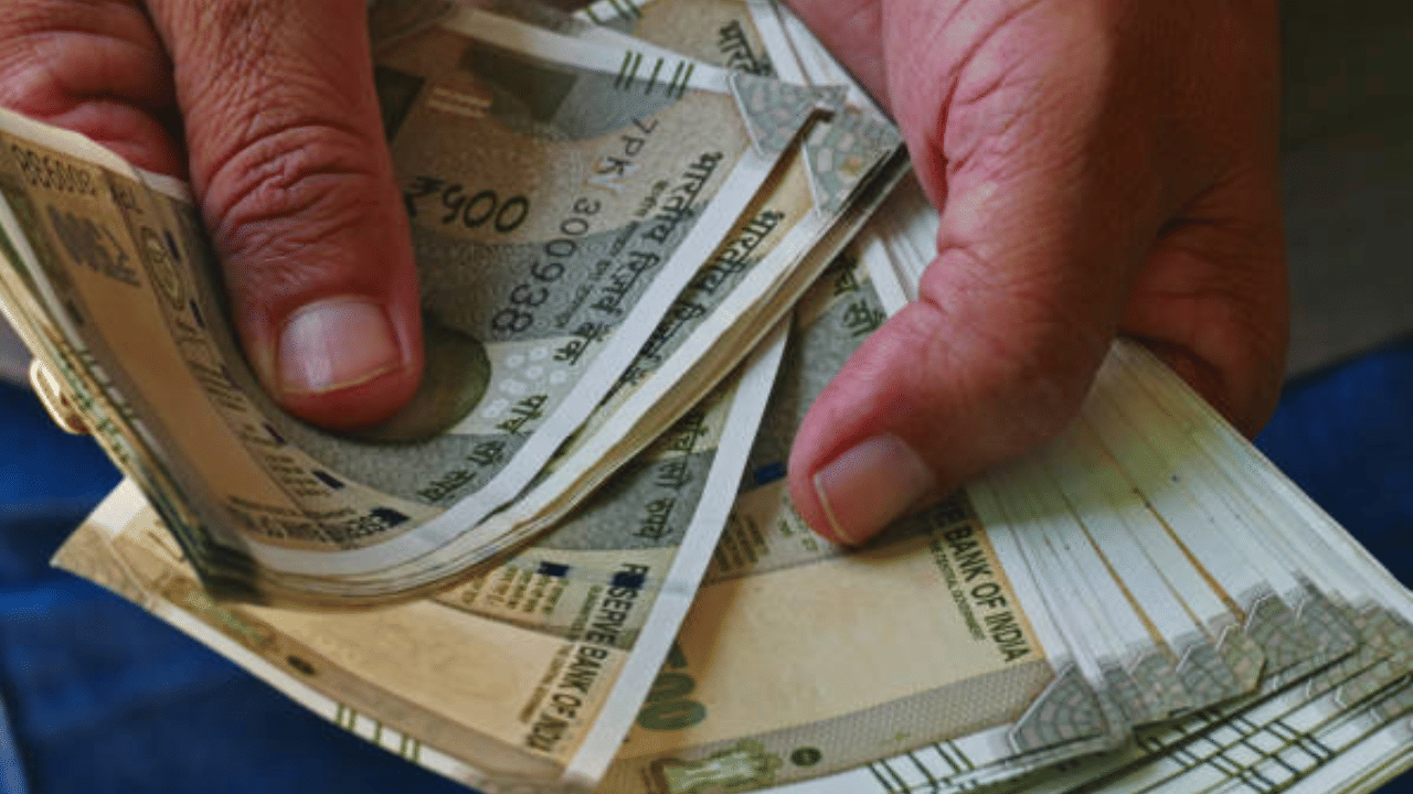 8th Pay Commission: ജീവനക്കാരുടെ ശമ്പളം എപ്പോൾ കൂടും? കുടിശ്ശികയിലും സംശയം വേണ്ട!