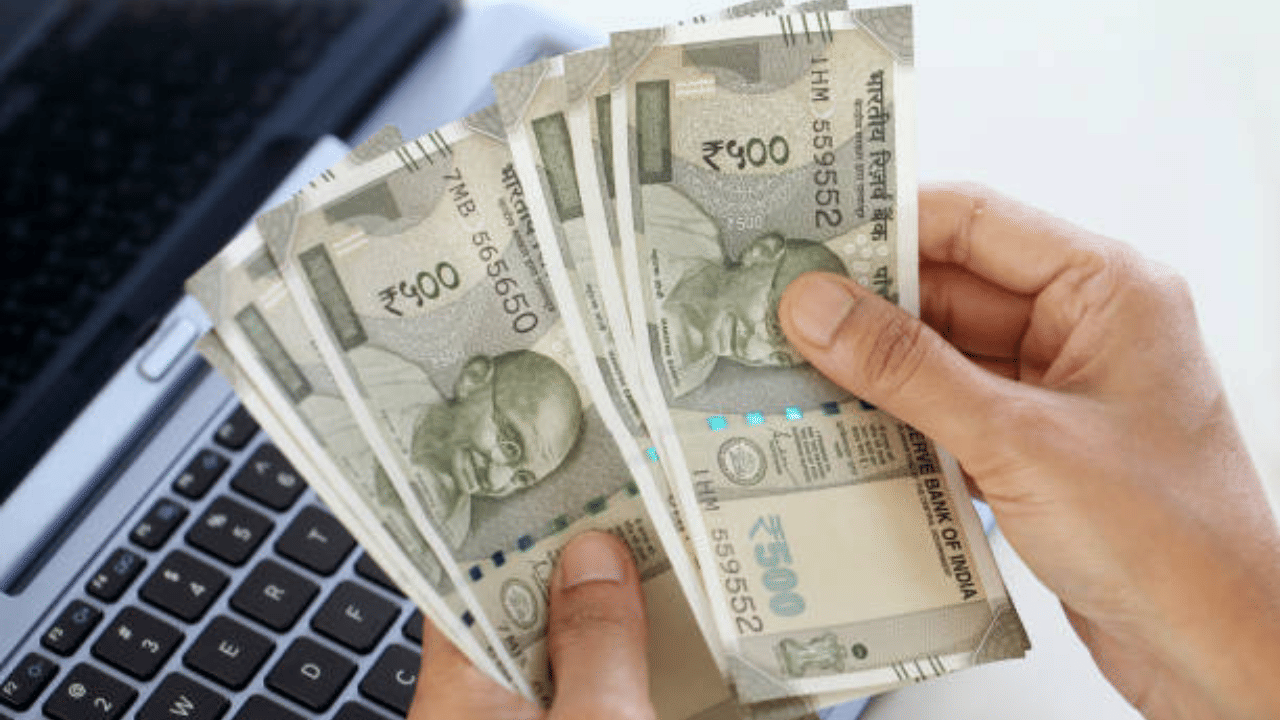 8th Pay Commission: ജീവനക്കാരുടെ അടിസ്ഥാനശമ്പളം 58,500 രൂപയാകും, കുടിശ്ശികയും അക്കൗണ്ടിലെത്തും 8th Pay Commission: ജീവനക്കാരുടെ അടിസ്ഥാനശമ്പളം 58,500 രൂപയാകും, കുടിശ്ശികയും അക്കൗണ്ടിലെത്തും