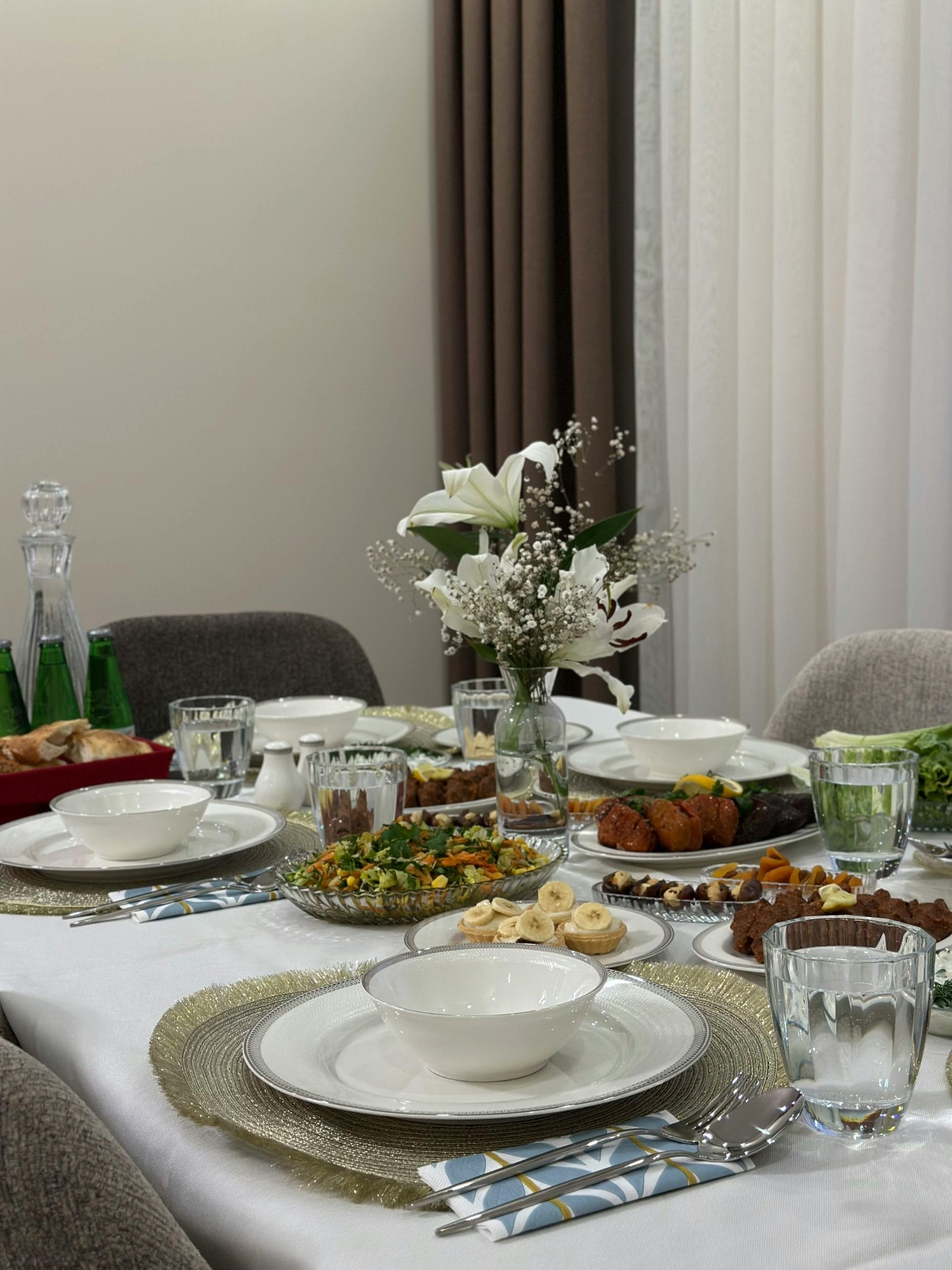 കേരളത്തിലെ വേനൽക്കാലവും വിശുദ്ധ റമദാൻ നോമ്പുകാലവും ഒരുമിച്ചാണ്. അതിനാൽ നോമ്പുനോക്കുന്ന വിശ്വാസികൾ പോഷകസമൃദ്ധമായ ഭക്ഷണങ്ങളും ജലാംശം നിലനിർത്തുന്നവയും കഴിക്കേണ്ടത് വളരെ പ്രധാനമാണ്. ക്ഷീണം, ദഹനപ്രശ്നങ്ങൾ, എല്ലാറ്റിനുമുപരി, നിർജ്ജലീകരണം എന്നിവ ഒഴിവാക്കുന്നതിന് അല്പം ആരോഗ്യ ശ്രദ്ധയും ഇക്കൂട്ടത്തിൽ ആവശ്യമാണ്. (Image Credits: Pexels)