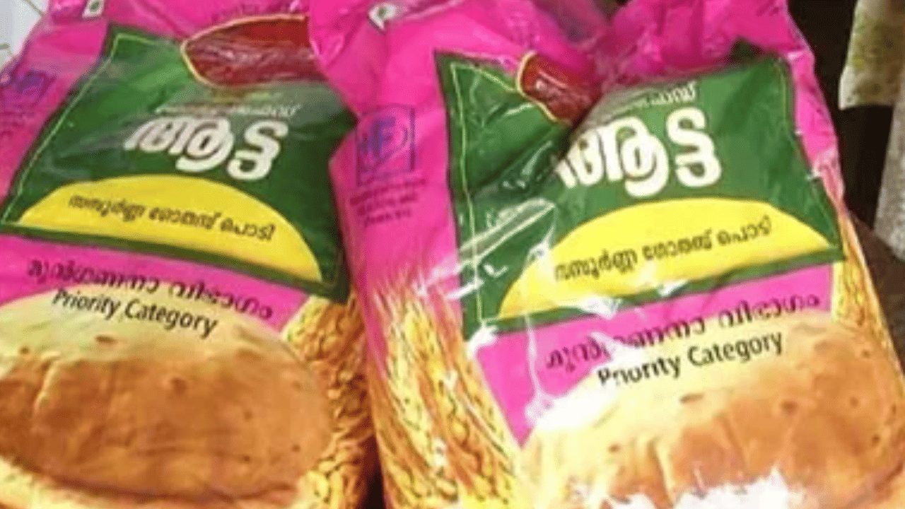 ദീർഘനാളത്തെ ഇടവേളയ്ക്ക് ശേഷം സംസ്ഥാനത്ത് രണ്ട് വിഭാ​ഗങ്ങൾക്ക് ആട്ട ലഭിക്കും. മുൻന്‍ഗണനേതര വിഭാഗം നീല, വെള്ള കാര്‍ഡുടമകള്‍ക്കാണ് ഫെബ്രുവരി മാസം മുതൽ ആട്ട ലഭിക്കുന്നത്. സ്റ്റോക്കിന്റെ ലഭ്യതയനുസരിച്ച് 17 രൂപ നിരക്കില്‍ രണ്ട് കിലോ ആട്ടയാണ് അനുവദിക്കുക.
