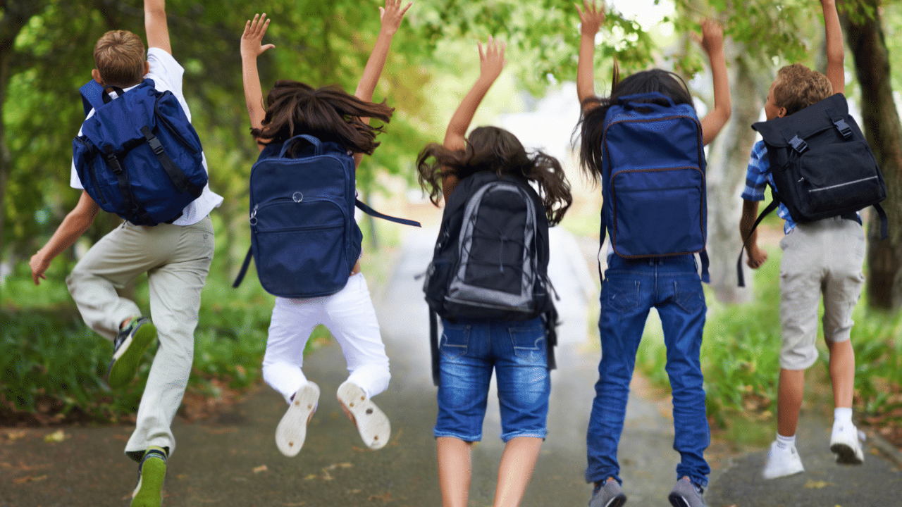 Kerala School Holiday: സ്കൂൾ അവധിയാണേ....ഈ ജില്ലയിലുള്ളവർക്ക് ഇനി ബുധനാഴ്ച പോയാൽ മതി Kerala School Holiday: സ്കൂൾ അവധിയാണേ....ഈ ജില്ലയിലുള്ളവർക്ക് ഇനി ബുധനാഴ്ച പോയാൽ മതി