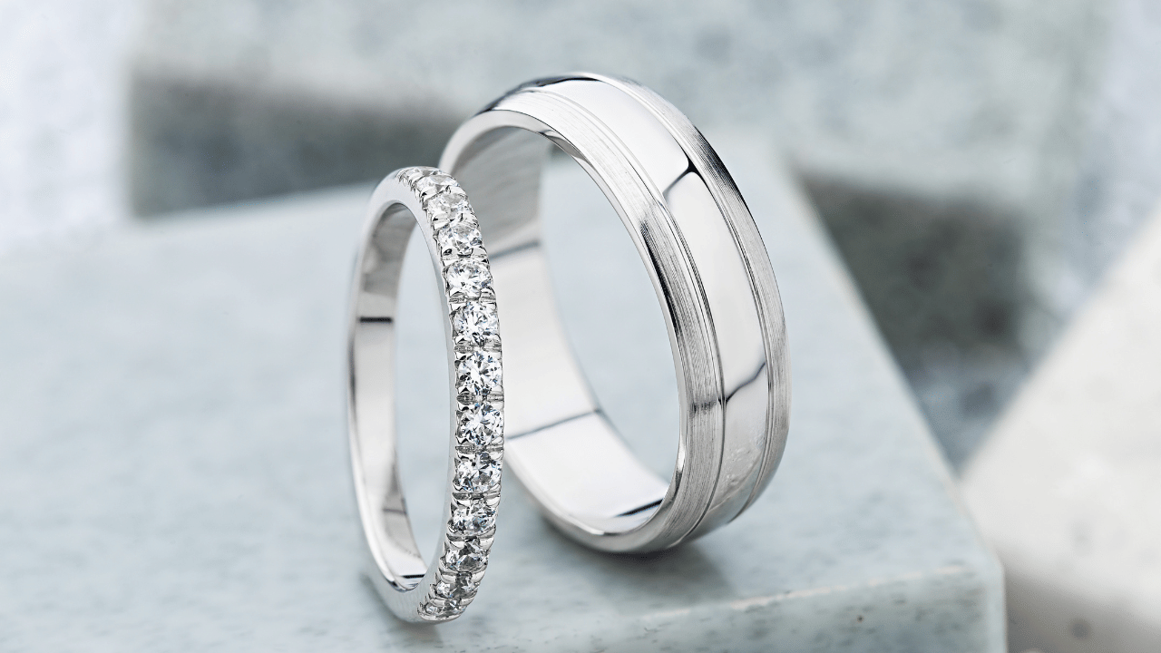 വെള്ളി വില കിലോയ്ക്ക് ഒറ്റയടിക്കാണ് വർദ്ധിച്ച് ഇന്ന് കിലോയ്ക്ക് മൂന്ന് ലക്ഷം രൂപയ്ക്ക് എത്തിയിരിക്കുന്നത്. എംസിഎക്സ് (MCX) വിപണിയിൽ മാർച്ചിലെ സിൽവർ കോൺട്രാക്ടുകൾ പരിശോധിച്ചാൽ മൂന്ന് ശതമാനത്തിലധികം വർദ്ധനവാണ് രേഖപ്പെടുത്തിയിരിക്കുന്നത്.
