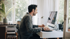 മണിക്കൂറുകളോളം ഇരുന്ന് ജോലി ചെയ്യുന്നവരാണോ?, ഇതറിയാതെ പോകരുത്!