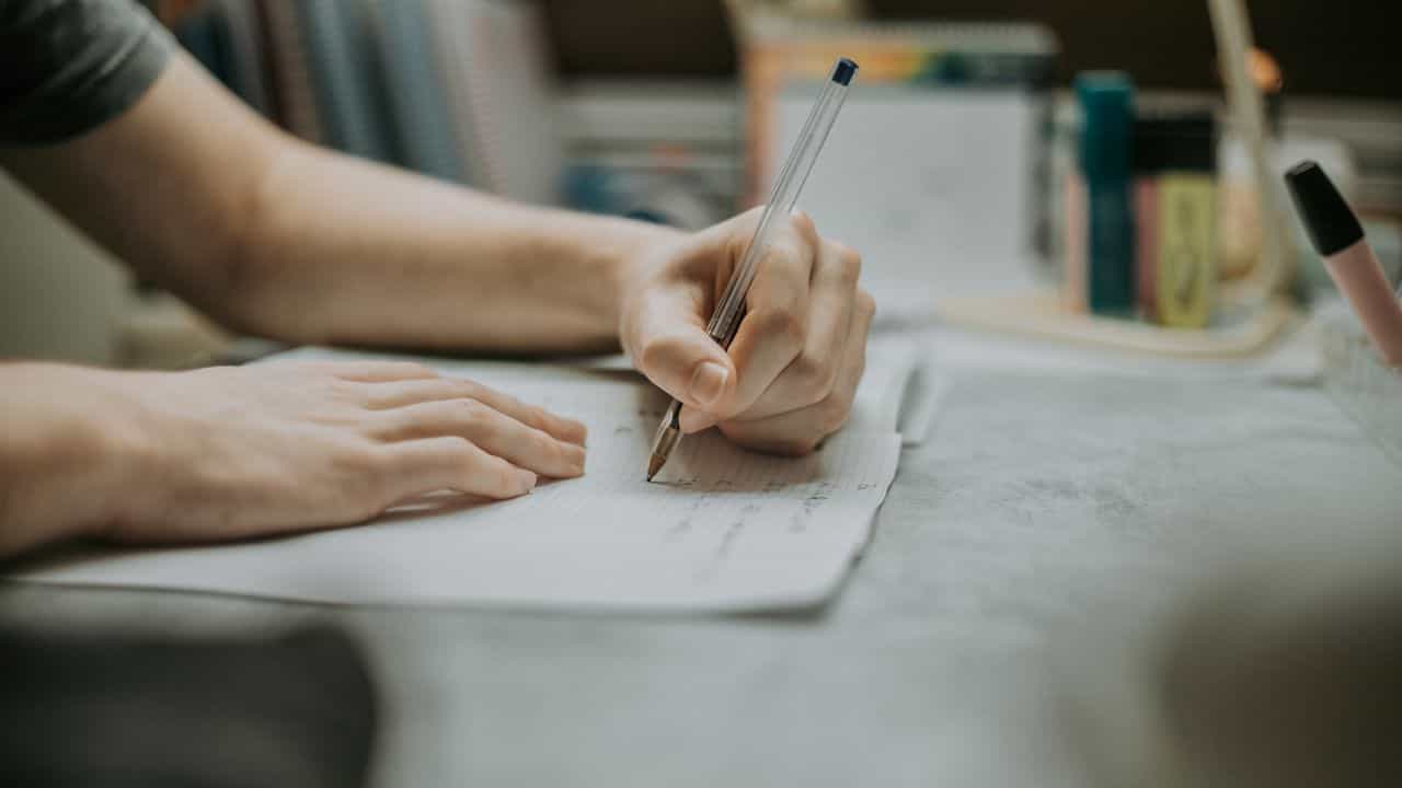 Kerala SSLC Exam: എസ്എസ്എൽസി പരീക്ഷ: പേടി മാറ്റി എല്ലാത്തിനും എ പ്ലസ് നേടാൻ ഈ കാര്യങ്ങൾ ശ്രദ്ധിക്കൂ