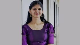 നെറ്റിയിലും താടിയിലും മുറിവ്; വിദ്യാർഥിനി തൂങ്ങിമരിച്ച നിലയിൽ