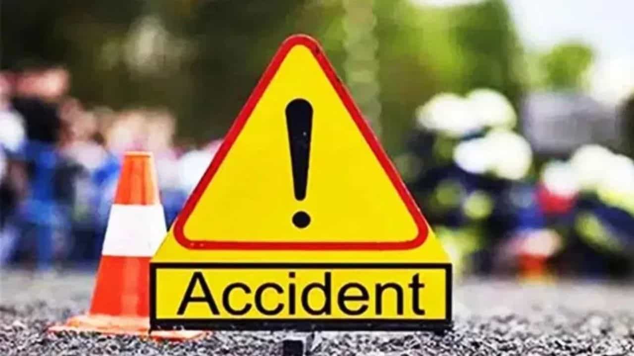 Nepal Accident: നേപ്പാളിൽ ബസ് കൊക്കയിലേക്ക് മറിഞ്ഞ് 7 ഇന്ത്യൻ തീർത്ഥാടകർ മരിച്ചു Nepal Accident: നേപ്പാളിൽ ബസ് കൊക്കയിലേക്ക് മറിഞ്ഞ് 7 ഇന്ത്യൻ തീർത്ഥാടകർ മരിച്ചു