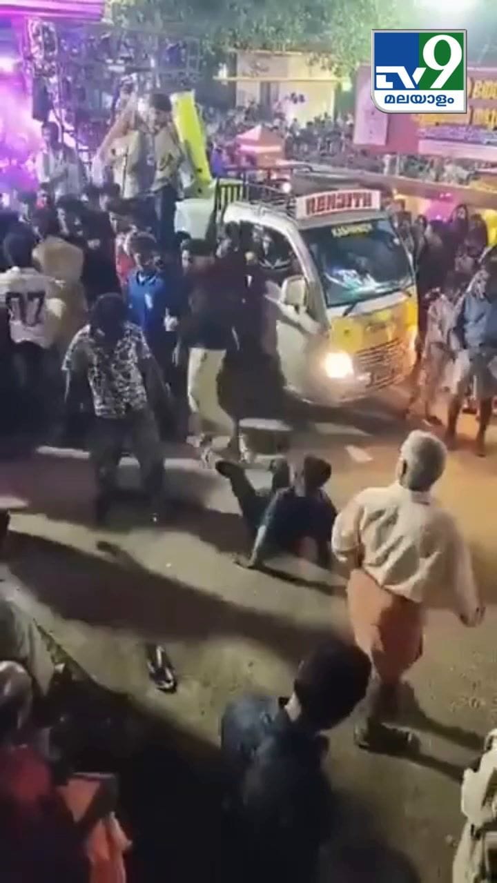 ക്ഷേത്രോത്സവത്തിനിടെ കൂട്ടം തിരിഞ്ഞ് പൊരിഞ്ഞ അടി