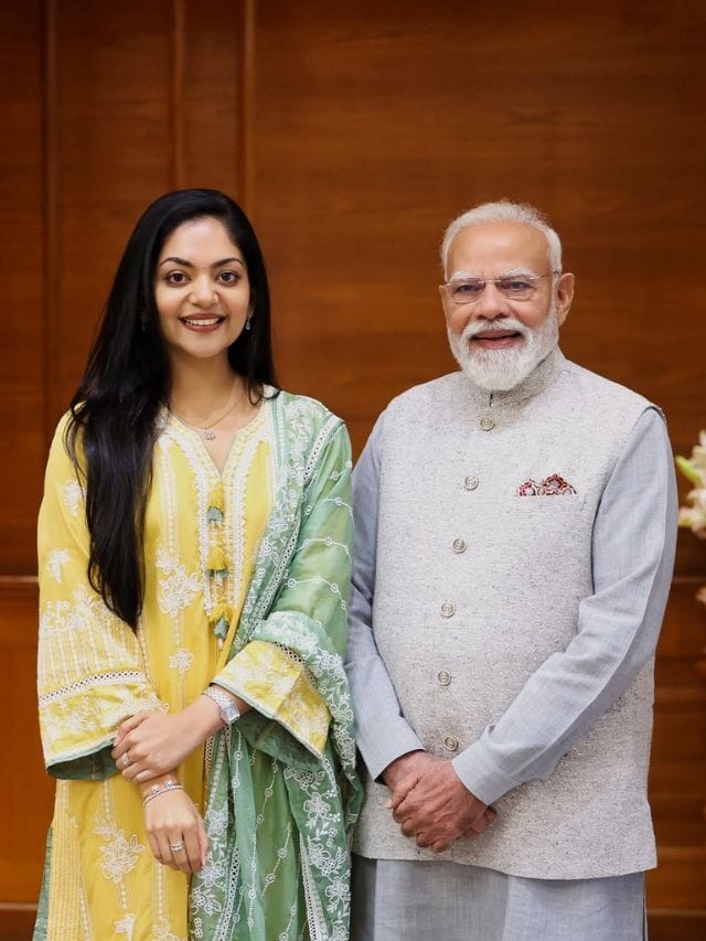 അമ്പമ്പോ! മോദിയെ കാണാനെത്തിയ അഹാന ധരിച്ച കുർത്തയുടെ വില കേട്ടോ