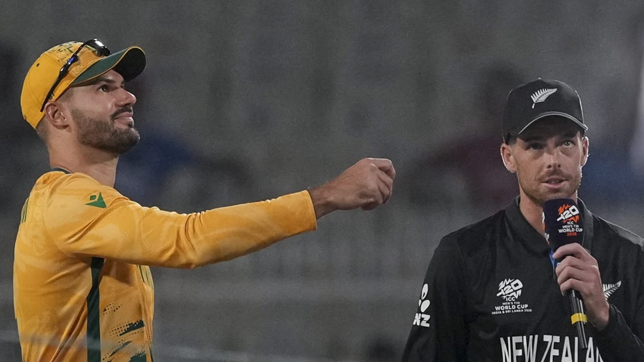 ടിം സെയ്‌ഫെര്‍ട്ട്, ഫിന്‍ അലന്‍, രചിന്‍ രവീന്ദ്ര, മാര്‍ക്ക് ചാപ്മാന്‍ എന്നിവര്‍ അണിനിരക്കുന്ന ബാറ്റിങ് നിര ന്യൂസിലന്‍ഡിന് ആത്മവിശ്വാസം നല്‍കുന്നു. ഗ്ലെന്‍ ഫിലിപ്‌സ്, ഡാരില്‍ മിച്ചല്‍, ജെയിംസ് നിഷം, മിച്ചല്‍ സാന്റ്‌നര്‍, കോള്‍ മക്കോഞ്ചി എന്നിവര്‍ ബാറ്റിങിലും ബൗളിങിലും കീവിസിന്റെ കരുത്താണ്. മാറ്റ് ഹെന്റിയും, ലോക്കി ഫെര്‍ഗൂസണും ബൗളിങ് ആക്രമണത്തിന് നേതൃത്വം നല്‍കും  (Image Credits: PTI).