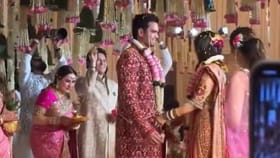 അർജുൻ തെണ്ടുൽക്കറും സാനിയ ചന്ദോക്കും വിവാഹിതരായി, താരപ്പൊലിമ