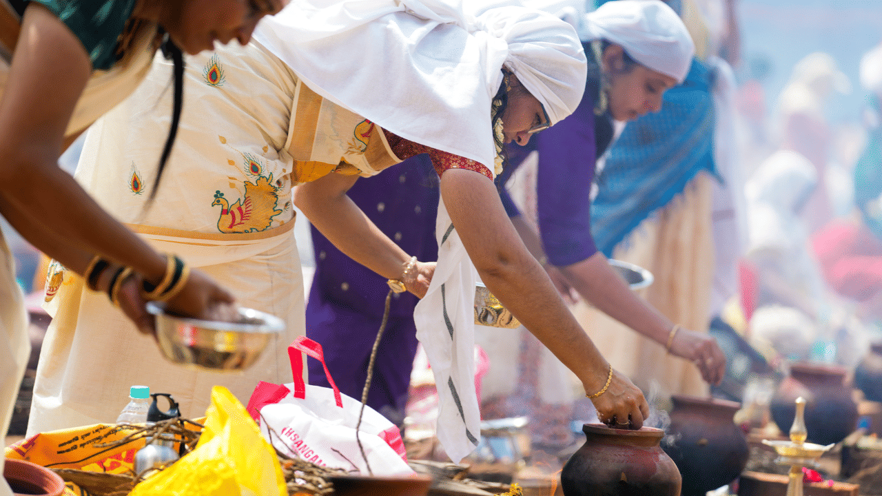 അസ്വസ്ഥതകൾ, തലകറക്കം, ക്ഷീണം തുടങ്ങിയ ലക്ഷണങ്ങൾ അനുഭവപ്പെട്ടാൽ ഉടൻ തന്നെ തൊട്ടടുത്തുള്ള മെഡിക്കൽ ക്യാമ്പുകളിൽ നിന്ന് വൈദ്യസഹായം തേടാൻ മടിക്കരുത്. (Image Credit: PTI)