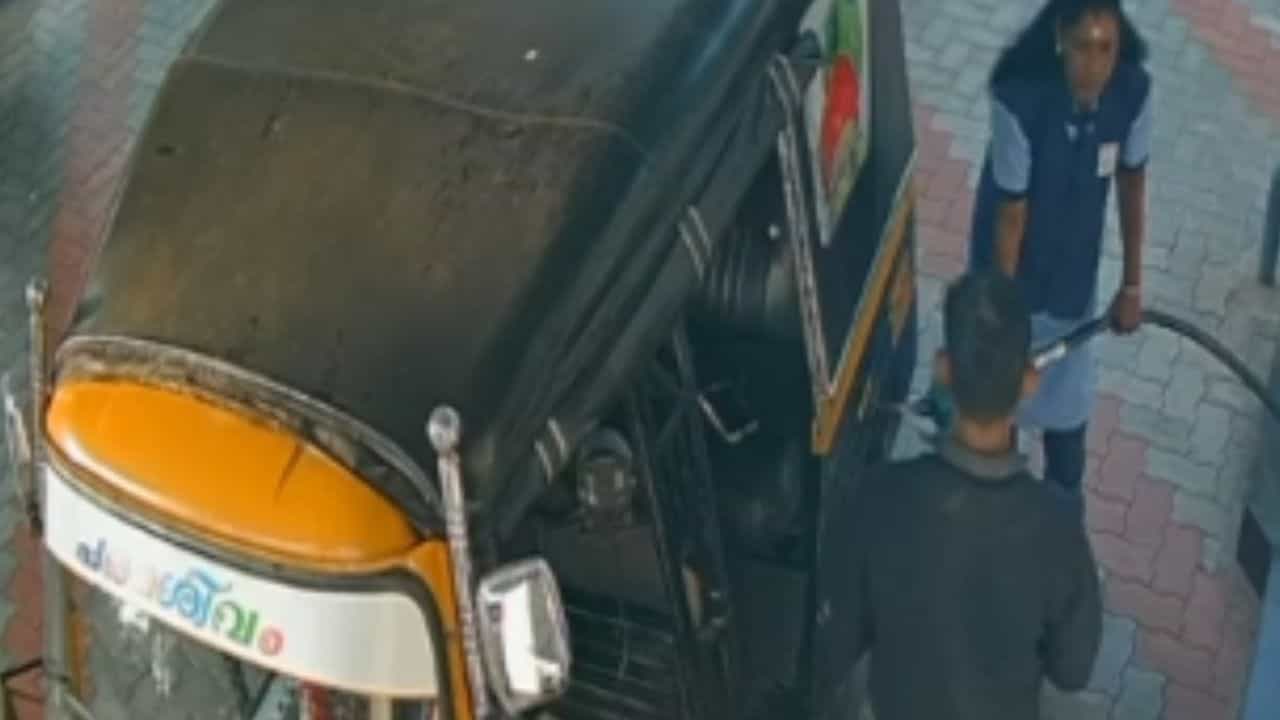 ഓട്ടോയിൽ ചന്ദനത്തിരി കത്തിച്ചത് ചോദ്യം ചെയ്തു; കോഴിക്കോട് പെട്രോൾ പമ്പ് ജീവനക്കാരിക്ക് നേരെ ഡ്രൈവറുടെ അതിക്രമം ഓട്ടോയിൽ ചന്ദനത്തിരി കത്തിച്ചത് ചോദ്യം ചെയ്തു; കോഴിക്കോട് പെട്രോൾ പമ്പ് ജീവനക്കാരിക്ക് നേരെ ഡ്രൈവറുടെ അതിക്രമം