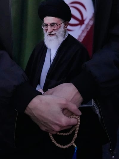 ആയത്തുള്ള അലി ഖമേനിയുടെ ആസ്തിയെത്ര?