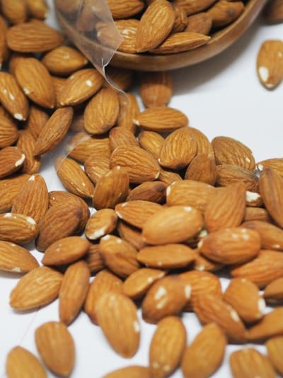 ബദാം കൊളസ്ട്രോൾ കൂട്ടുമോ? എത്രയെണ്ണം കഴിക്കാം