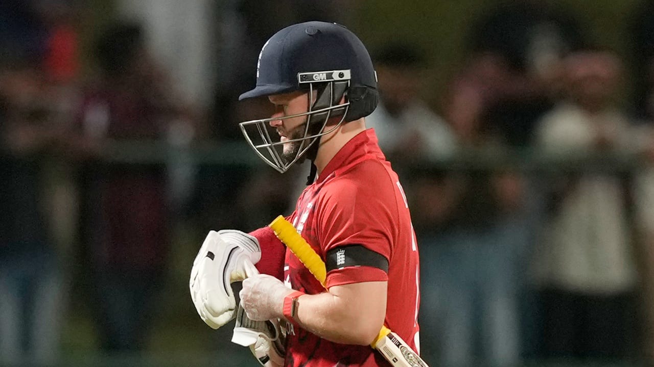 ഐപിഎല്‍ 2026 സീസണില്‍ നിന്ന് പിന്മാറുന്നതായി കഴിഞ്ഞ ദിവസമാണ് ഇംഗ്ലണ്ട് ഓപ്പണര്‍ ഡക്കറ്റ് പ്രഖ്യാപിച്ചത്. ഡല്‍ഹി ക്യാപിറ്റല്‍സ് താരമായിരുന്നു ഡക്കറ്റ്. താരലേലത്തില്‍ രണ്ട് കോടി രൂപയ്ക്കാണ് ഡല്‍ഹി ഡക്കറ്റിനെ ടീമിലെത്തിച്ചത്. ഒടുവില്‍ സീസണ്‍ ആരംഭിക്കാന്‍ ഏതാനും ദിവസം മാത്രം ബാക്കി നില്‍ക്കെ താന്‍ ഐപിഎല്ലിലേക്ക് ഇല്ലെന്നാണ് ഡക്കറ്റിന്റെ പ്രഖ്യാപനം.