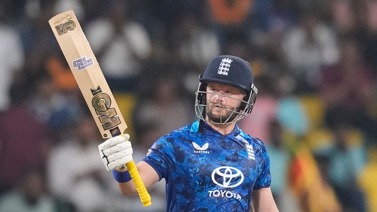 ഇങ്ങനെയായിരുന്നെങ്കില്‍ എന്തിനാണ് ലേലത്തില്‍ പങ്കെടുത്തതെന്നാണ് ആരാധകരുടെ ചോദ്യം. അന്നേ പിന്‍വാങ്ങിയിരുന്നെങ്കില്‍ മറ്റൊരു താരത്തിന് അവസരം ലഭിക്കുമായിരുന്നു. ഇനി ചുരുങ്ങിയ സമയത്തിനുള്ളില്‍ ഡല്‍ഹിക്ക് ഒരു പകരക്കാരനെ കണ്ടെത്തുകയും വേണം. ചുരുക്കിപ്പറഞ്ഞാല്‍ ഡക്കറ്റ് ചെയ്തത് 'കൊലച്ചതി'യാണെന്നാണ് വിമര്‍ശനം.