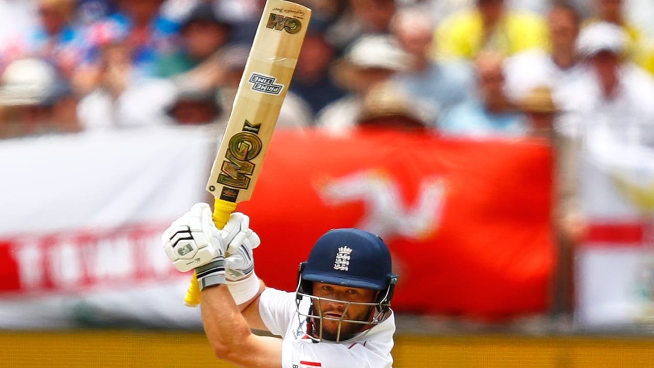 ഇംഗ്ലണ്ട് ടീമിന് വേണ്ടി ഇനിയുള്ള മത്സരങ്ങളില്‍ മികച്ച പ്രകടനം നടത്താന്‍ മാനസികമായും ശാരീരികമായും തയ്യാറെടുക്കുന്നതിന് വേണ്ടിയാണ് ഐപിഎല്ലില്‍ നിന്ന് വിട്ടുനില്‍ക്കുന്നതെന്നാണ് ഡക്കറ്റിന്റെ വിശദീകരണം. ഇംഗ്ലണ്ട് ക്രിക്കറ്റിന് തനിക്ക് കഴിയുന്നതെല്ലാം നല്‍കാന്‍ ആഗ്രഹിക്കുന്നു. ഇംഗ്ലണ്ടിനെ പ്രതിനിധീകരിക്കുന്നതാണ് തന്റെ സ്വപ്നം. ഐപിഎല്ലില്‍ നിന്ന് പിന്മാറുക ബുദ്ധിമുട്ടേറിയ തീരുമാനമായിരുന്നുവെന്നും ഡക്കറ്റ് പറയുന്നു.