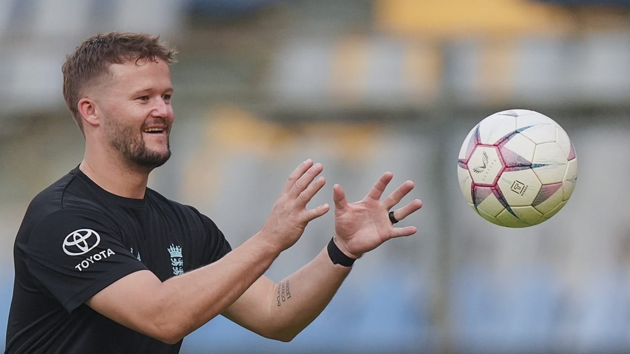 അങ്ങനെ സംഭവിച്ചാല്‍ 2029 സീസണ്‍ വരെ ഡക്കറ്റിന് ഐപിഎല്‍ കളിക്കാനാകില്ല. കഴിഞ്ഞ വര്‍ഷം ഇംഗ്ലണ്ടിന്റെ ഹാരി ബ്രൂക്കും ഇത്തരത്തില്‍ പിന്‍വാങ്ങിയിരുന്നു. ബ്രൂക്ക് ഇപ്പോള്‍ ഐപിഎല്ലിന്റെ വിലക്ക് നേരിടുകയാണ്. ഡക്കറ്റിനും അത് തന്നെ സംഭവിച്ചേക്കാം.